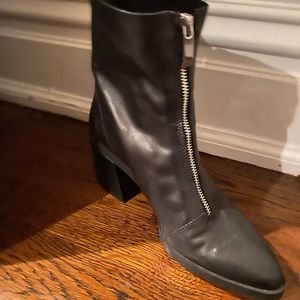 Zara black leather women’s boot with zipper sz7